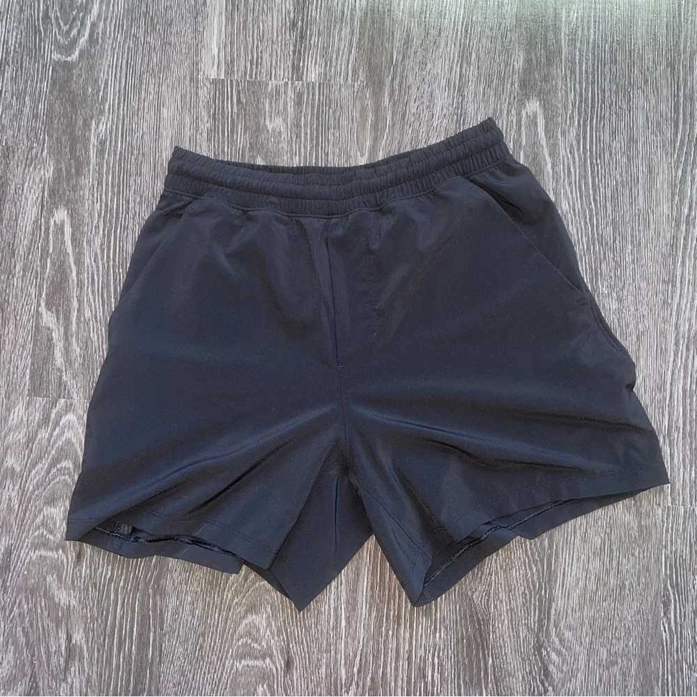 ‘lululemon’ lined surge shorts (5” inseam)